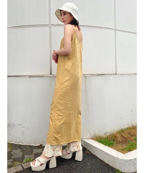 EMODA（エモダ）の「ダブルストラップロングキャミワンピース（ワンピース・レディース・ブラック/マスタード/アイボリー・FREE）」の22枚目の写真