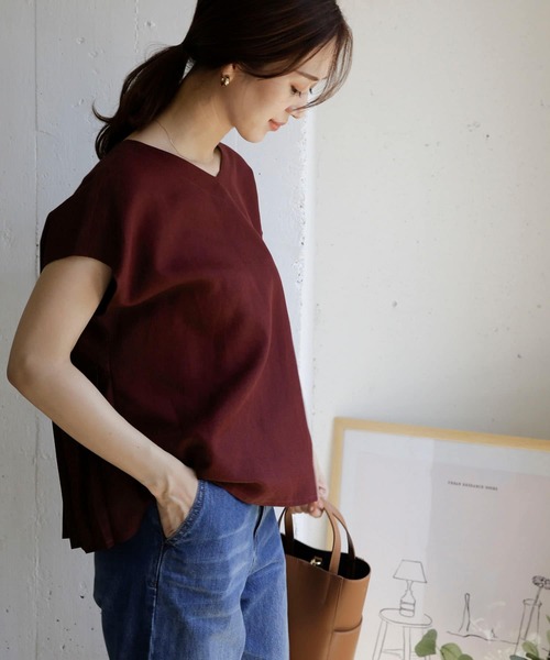 URBAN RESEARCH DOORS（アーバンリサーチドアーズ）の「バックプリーツ切替Vネックブラウス（シャツ/ブラウス・レディース・ボルドー/モカ/グレー・ONE）」の5枚目の写真