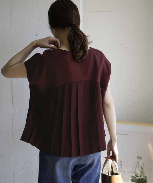 URBAN RESEARCH DOORS（アーバンリサーチドアーズ）の「バックプリーツ切替Vネックブラウス（シャツ/ブラウス・レディース・ボルドー/モカ/グレー・ONE）」の6枚目の写真