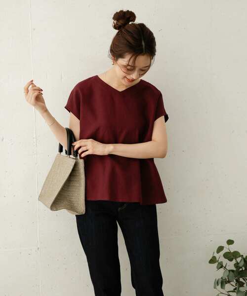 URBAN RESEARCH DOORS（アーバンリサーチドアーズ）の「バックプリーツ切替Vネックブラウス（シャツ/ブラウス・レディース・ボルドー/モカ/グレー・ONE）」の13枚目の写真