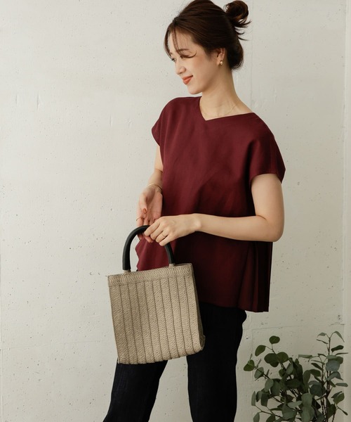 URBAN RESEARCH DOORS（アーバンリサーチドアーズ）の「バックプリーツ切替Vネックブラウス（シャツ/ブラウス・レディース・ボルドー/モカ/グレー・ONE）」の14枚目の写真