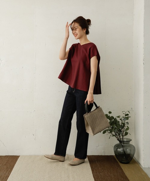 URBAN RESEARCH DOORS（アーバンリサーチドアーズ）の「バックプリーツ切替Vネックブラウス（シャツ/ブラウス・レディース・ボルドー/モカ/グレー・ONE）」の16枚目の写真