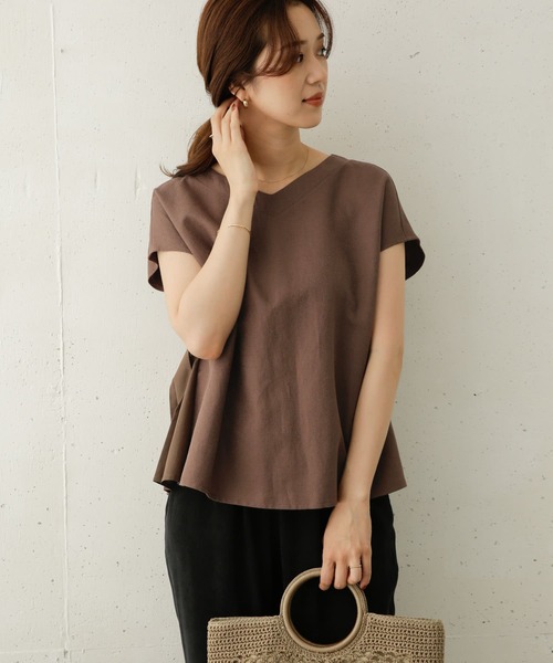 URBAN RESEARCH DOORS（アーバンリサーチドアーズ）の「バックプリーツ切替Vネックブラウス（シャツ/ブラウス・レディース・ボルドー/モカ/グレー・ONE）」の18枚目の写真