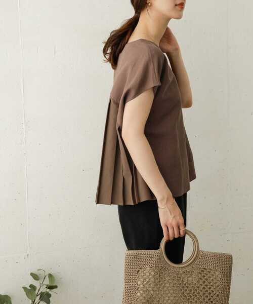 URBAN RESEARCH DOORS（アーバンリサーチドアーズ）の「バックプリーツ切替Vネックブラウス（シャツ/ブラウス・レディース・ボルドー/モカ/グレー・ONE）」の20枚目の写真