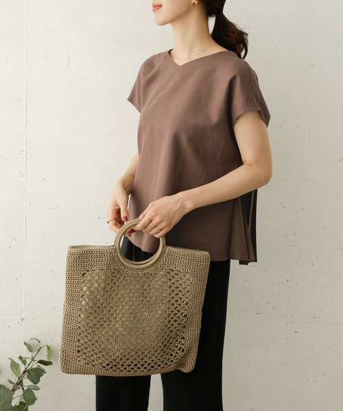 URBAN RESEARCH DOORS（アーバンリサーチドアーズ）の「バックプリーツ切替Vネックブラウス（シャツ/ブラウス・レディース・ボルドー/モカ/グレー・ONE）」の21枚目の写真