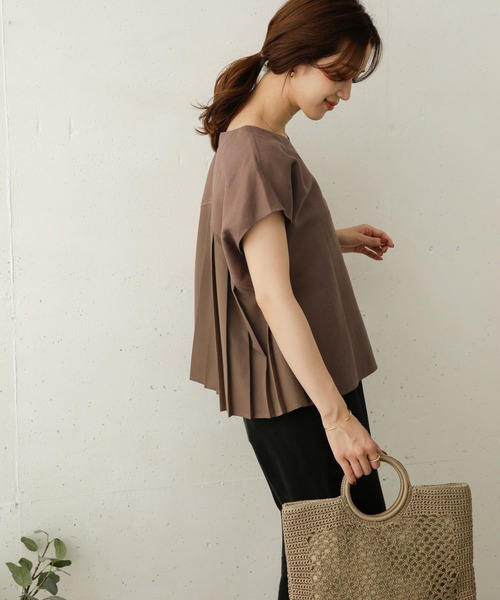URBAN RESEARCH DOORS（アーバンリサーチドアーズ）の「バックプリーツ切替Vネックブラウス（シャツ/ブラウス・レディース・ボルドー/モカ/グレー・ONE）」の22枚目の写真