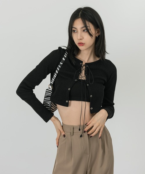 FOLLOWIN(フォロウィン)の「レースアップスリムニットカーディガン(カーディガン/ボレロ・レディース・ブラック/アイボリー・FREE)」の16枚目の写真