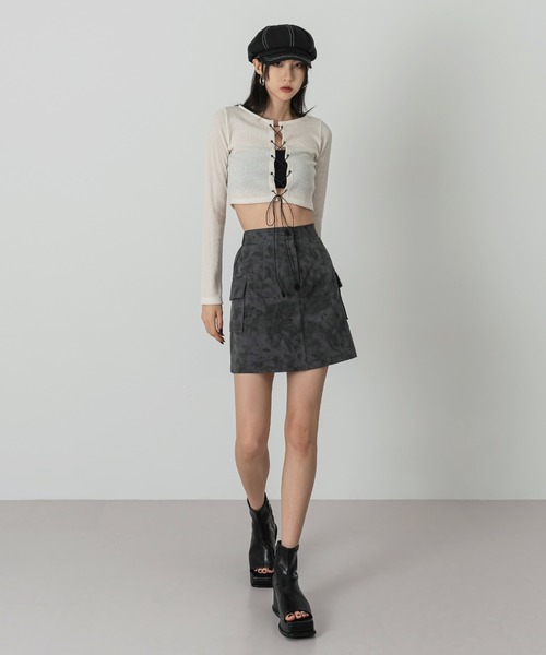 FOLLOWIN(フォロウィン)の「レースアップスリムニットカーディガン(カーディガン/ボレロ・レディース・ブラック/アイボリー・FREE)」の9枚目の写真