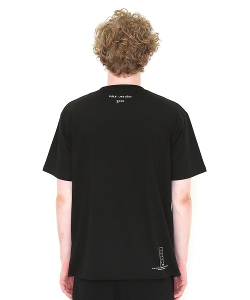 Design Tshirts Store graniph(デザイン ティーシャツ ストア グラニフ)の「ドラゴンクエスト パッケージイラスト(ドラゴンクエスト)|コラボTシャツ(Tシャツ/カットソー・メンズ・ブラック・X-LARGE/MEDIUM/SMALL/LARGE/X-SMALL)」の3枚目の写真