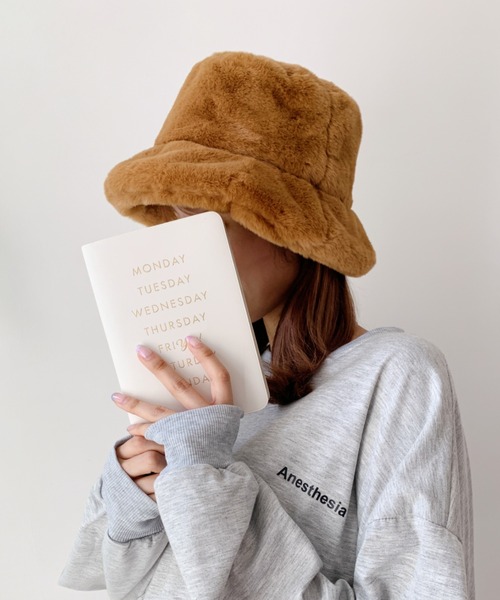 at12:03(アットイチニーゼロサン)の「ファーバケットハット(ハット・レディース・グレイッシュベージュ/アイボリー/ブラック/キャメル・FREE)」の4枚目の写真