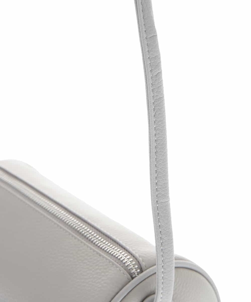 OFUON le MK（オフオンルエムケー）の「カウレザーシリンダーショルダー（ショルダーバッグ・レディース・グレー/ライトブルー・38）」の8枚目の写真