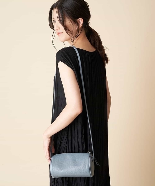 OFUON le MK（オフオンルエムケー）の「カウレザーシリンダーショルダー（ショルダーバッグ・レディース・グレー/ライトブルー・38）」の13枚目の写真