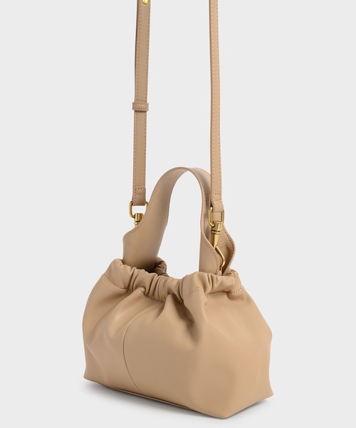 CHARLES & KEITH(チャールズ & キース)の「Ally アリー ルーシュドスローチーバッグ(ショルダーバッグ・レディース・ベージュ/ブラック/バーガンディー/ライトベージュ・S)」の20枚目の写真