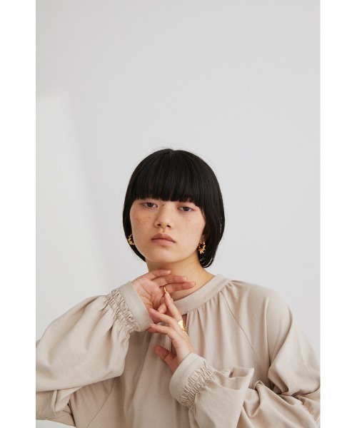 STYLEMIXER(スタイルミキサー)の「カッティングギャザーワンピース(ワンピース・レディース・ライトベージュ/ブラック/ダークオレンジ・SMALL/MEDIUM)」の8枚目の写真