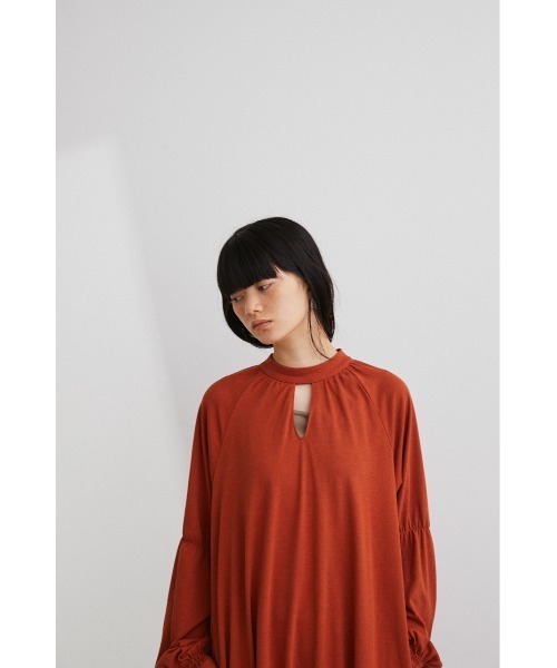 STYLEMIXER(スタイルミキサー)の「カッティングギャザーワンピース(ワンピース・レディース・ライトベージュ/ブラック/ダークオレンジ・SMALL/MEDIUM)」の15枚目の写真