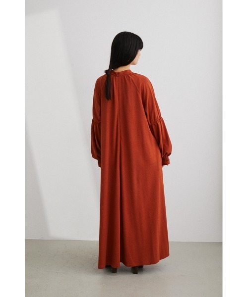 STYLEMIXER(スタイルミキサー)の「カッティングギャザーワンピース(ワンピース・レディース・ライトベージュ/ブラック/ダークオレンジ・SMALL/MEDIUM)」の12枚目の写真