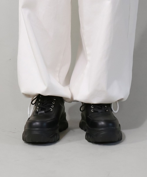 SPINNS（スピンズ）の「フェイクレザー ハイソールダッドスニーカー（スニーカー・メンズ・ブラック・26cm/27cm）」の16枚目の写真