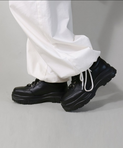 SPINNS（スピンズ）の「フェイクレザー ハイソールダッドスニーカー（スニーカー・メンズ・ブラック・26cm/27cm）」の17枚目の写真