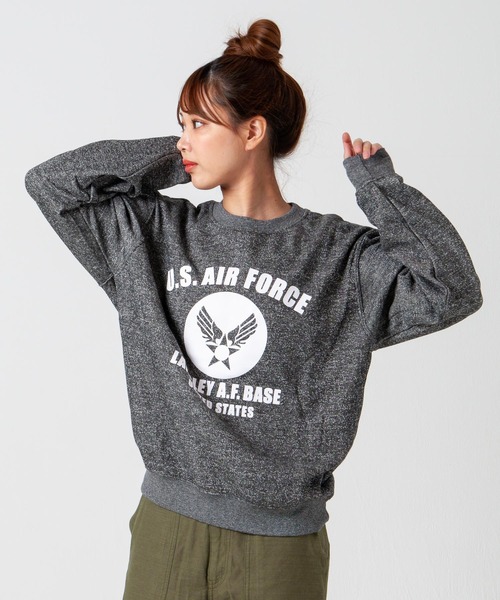 GGD（ジージーディー）の「あったか裏起毛プリントロゴトレーナー（スウェット・レディース・ブラック系1/ネイビー系/ブラック/レッド/グレー/グリーン系1/ネイビー/グレー系/ブラック系/グレー系1/ブラック系2/ブルー系/グリーン/グリーン系/ホワイト/ブルー/ブラック系3/レッド系/ブルー系1/ブルー系2/グレー系3/ブラック系4/グレー系2/グリーン系2/ブルー系5/レッド系1/レッド系2/ブルー系3/ブルー系4/グリーン系3/ブラック系5/ブラック系6/ブラック系7/グレー系4/グレー系5/グレー系6・L/LL/M）」の8枚目の写真