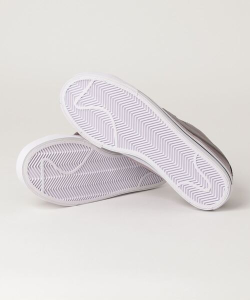 NIKE(ナイキ)の「NIKE ナイキ WMNS COURT LEGACY コート レガシー WDM0839 *200VLTOR/LTVLO(スニーカー・レディース・イエロー系その他・22.5cm/23.5cm/24.5cm/25.5cm/23.0cm/24.0cm/25.0cm/22.0cm)」の3枚目の写真