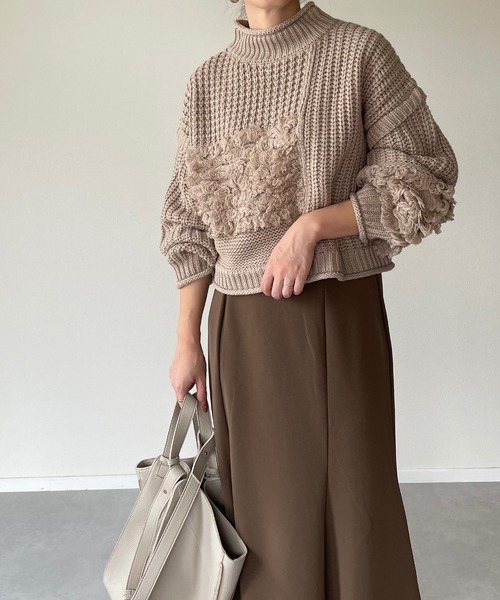 y/m by misato（イムバイミサト）の「編地切り替えショート丈ニットトップス（ニット/セーター・レディース・グレイッシュベージュ/ブラック・FREE）」の8枚目の写真