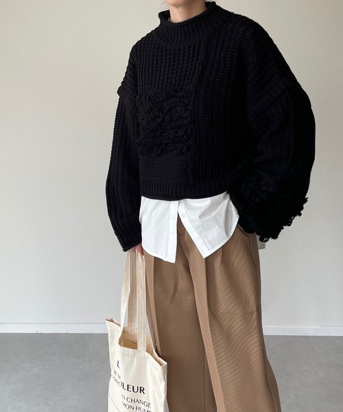 y/m by misato（イムバイミサト）の「編地切り替えショート丈ニットトップス（ニット/セーター・レディース・グレイッシュベージュ/ブラック・FREE）」の3枚目の写真