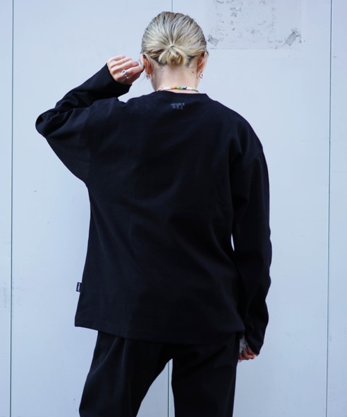AVIREX(アヴィレックス)の「【DAILY/デイリー】長袖 ルーズフィット Tシャツ / LONG SLEEVE LOOSE FIT T-SHIRT / アヴィレックス / AVIREX(Tシャツ/カットソー・メンズ・チャコール/ブラック/グレー/ホワイト・LARGE/X-LARGE/MEDIUM)」の6枚目の写真