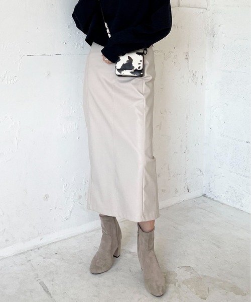 EPIMI E'PIMMY（エピミエピミー）の「フェイクレザーカマーバンドナロースカート（スカート・レディース・ブラック/グリーン/グレイッシュベージュ・MEDIUM）」の3枚目の写真