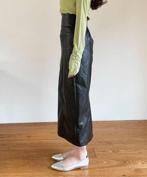 EPIMI E'PIMMY（エピミエピミー）の「フェイクレザーカマーバンドナロースカート（スカート・レディース・ブラック/グリーン/グレイッシュベージュ・MEDIUM）」の11枚目の写真