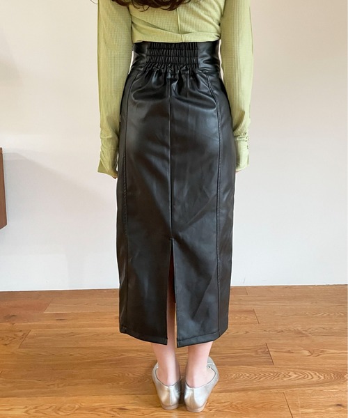EPIMI E'PIMMY（エピミエピミー）の「フェイクレザーカマーバンドナロースカート（スカート・レディース・ブラック/グリーン/グレイッシュベージュ・MEDIUM）」の12枚目の写真