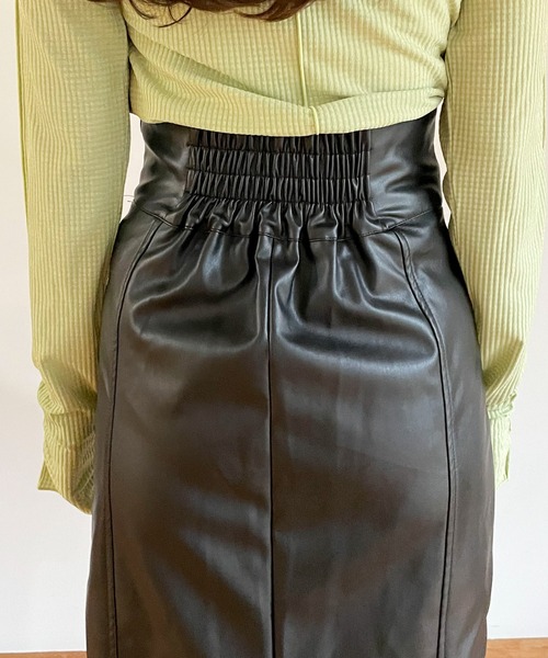 EPIMI E'PIMMY（エピミエピミー）の「フェイクレザーカマーバンドナロースカート（スカート・レディース・ブラック/グリーン/グレイッシュベージュ・MEDIUM）」の14枚目の写真