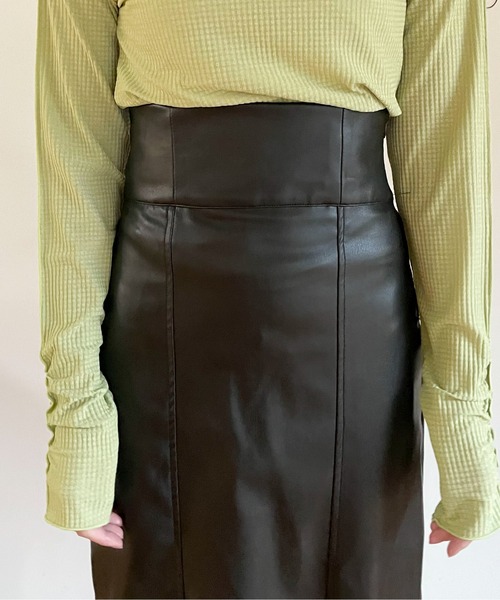 EPIMI E'PIMMY（エピミエピミー）の「フェイクレザーカマーバンドナロースカート（スカート・レディース・ブラック/グリーン/グレイッシュベージュ・MEDIUM）」の13枚目の写真
