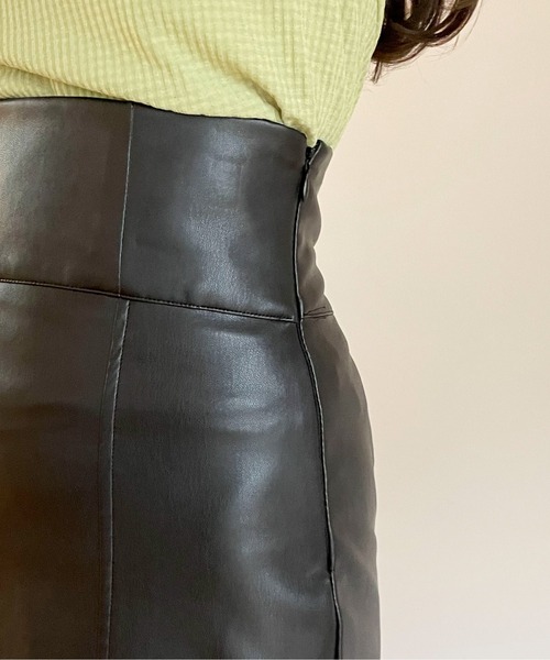 EPIMI E'PIMMY（エピミエピミー）の「フェイクレザーカマーバンドナロースカート（スカート・レディース・ブラック/グリーン/グレイッシュベージュ・MEDIUM）」の15枚目の写真