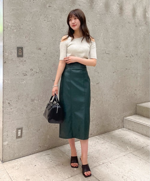 EPIMI E'PIMMY（エピミエピミー）の「フェイクレザーカマーバンドナロースカート（スカート・レディース・ブラック/グリーン/グレイッシュベージュ・MEDIUM）」の18枚目の写真