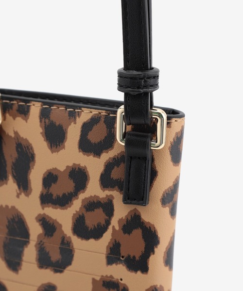 TOMMY HILFIGER（トミーヒルフィガー）の「レオパードスマートフォンケース（スマホケース/カバー・レディース・マルチ・FREE）」の6枚目の写真