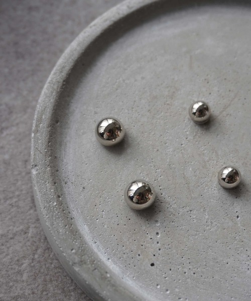 Port（ポート）の「シンプル/ニュアンス マグネット ピアス_（イヤリング・レディース・ホワイト/シルバー/シルバー系その他/ネイビー/シルバー系その他2/ゴールド系その他3/ゴールド系その他/シルバー系その他5/ブラック系その他/ゴールド系その他4/シルバー系その他3/グリーン/ブラック/レッド/シルバー系その他4/ゴールド系その他2/ブラウン/ゴールド/ホワイト系その他/ホワイト系その他2/ホワイト系その他3/その他5/ホワイト系その他5/ブラック系その他2/ブルー/クリア/ホワイト系その他4/ゴールド系その他5/ゴールド系その他7/シルバー系その他6/その他1/その他2/その他3/シルバー系その他7/ゴールド系その他6/その他7/その他6/その他9/その他10/その他12/その他13/その他8/その他16/その他17/その他11/その他14/その他15/その他19・FREE）」の16枚目の写真