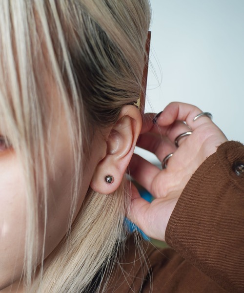 Port（ポート）の「シンプル/ニュアンス マグネット ピアス_（イヤリング・レディース・ホワイト/シルバー/シルバー系その他/ネイビー/シルバー系その他2/ゴールド系その他3/ゴールド系その他/シルバー系その他5/ブラック系その他/ゴールド系その他4/シルバー系その他3/グリーン/ブラック/レッド/シルバー系その他4/ゴールド系その他2/ブラウン/ゴールド/ホワイト系その他/ホワイト系その他2/ホワイト系その他3/その他5/ホワイト系その他5/ブラック系その他2/ブルー/クリア/ホワイト系その他4/ゴールド系その他5/ゴールド系その他7/シルバー系その他6/その他1/その他2/その他3/シルバー系その他7/ゴールド系その他6/その他7/その他6/その他9/その他10/その他12/その他13/その他8/その他16/その他17/その他11/その他14/その他15/その他19・FREE）」の15枚目の写真