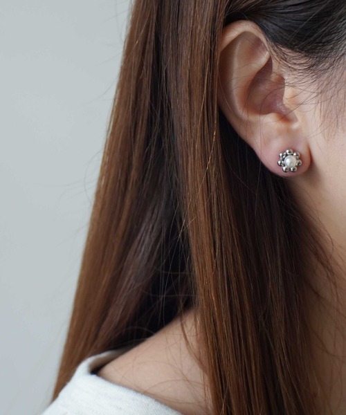 Port（ポート）の「シンプル/ニュアンス マグネット ピアス_（イヤリング・レディース・ホワイト/シルバー/シルバー系その他/ネイビー/シルバー系その他2/ゴールド系その他3/ゴールド系その他/シルバー系その他5/ブラック系その他/ゴールド系その他4/シルバー系その他3/グリーン/ブラック/レッド/シルバー系その他4/ゴールド系その他2/ブラウン/ゴールド/ホワイト系その他/ホワイト系その他2/ホワイト系その他3/その他5/ホワイト系その他5/ブラック系その他2/ブルー/クリア/ホワイト系その他4/ゴールド系その他5/ゴールド系その他7/シルバー系その他6/その他1/その他2/その他3/シルバー系その他7/ゴールド系その他6/その他7/その他6/その他9/その他10/その他12/その他13/その他8/その他16/その他17/その他11/その他14/その他15/その他19・FREE）」の17枚目の写真