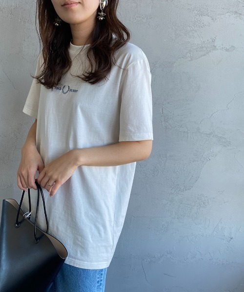 FRED PERRY（フレッドペリー）の「[FRED PERRY/フレッドペリー] ワンポイント刺繍 ロゴTシャツ（Tシャツ/カットソー・レディース・ホワイト/ブラック・S/M/L/XS）」の7枚目の写真