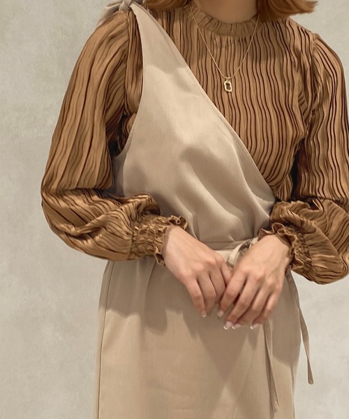 apres jour clair(アプレジュールクレア)の「【apres jour clair】プリーツブラウス【ZOZOTOWN限定アイテム】(シャツ/ブラウス・レディース・ブラウン系その他/ピンクベージュ/アイボリー・フリー/X-LARGE)」の5枚目の写真