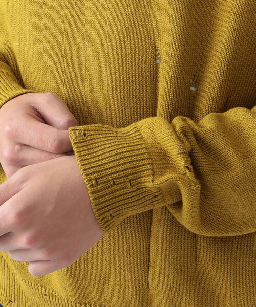 BEAMS（ビームス）の「BEAMS / 7ゲージ ダメージ ルーズ クルーネック ニット（ニット/セーター・メンズ・ブラック/マスタード・S/M/L/XL）」の5枚目の写真