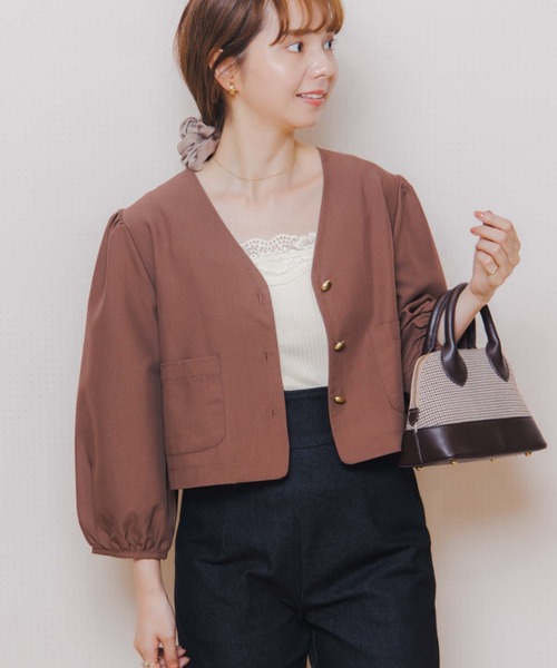 flower（フラワー）の「スモーキーショートジャケット（ノーカラージャケット・レディース・ベージュ/ブラウン・FREE）」の2枚目の写真