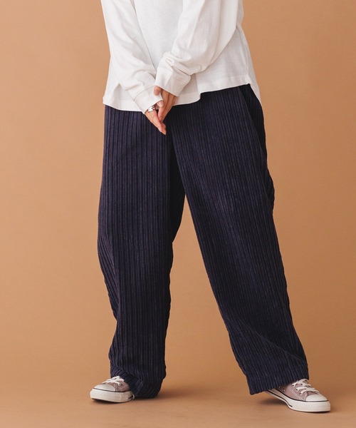 hunch（ハンチ）の「コーデュロイ ワイドストレートパンツ（その他パンツ・レディース・グリーン/ピンク/ネイビー・FREE）」の2枚目の写真