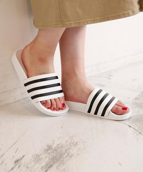 adidas（アディダス）の「BYBC adidas Originals ADILETTE サンダル◆（サンダル・レディース・ホワイト/ブラック/ネイビー・23.5cm/24.5cm/25.5cm）」の2枚目の写真