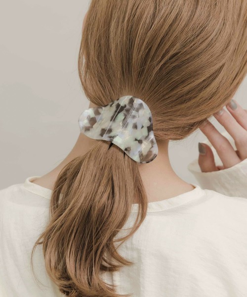 SMELLY(スメリー)の「ウェーブワイドハサミバンス(バレッタ/ヘアクリップ・レディース・ベージュ/グリーン/グレー系その他・-)」の2枚目の写真