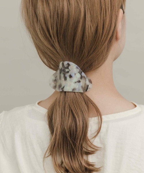 SMELLY(スメリー)の「ウェーブワイドハサミバンス(バレッタ/ヘアクリップ・レディース・ベージュ/グリーン/グレー系その他・-)」の5枚目の写真