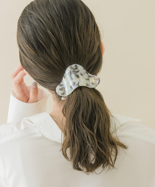 SMELLY(スメリー)の「ウェーブワイドハサミバンス(バレッタ/ヘアクリップ・レディース・ベージュ/グリーン/グレー系その他・-)」の8枚目の写真