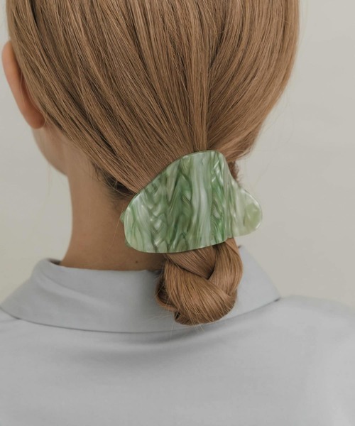 SMELLY(スメリー)の「ウェーブワイドハサミバンス(バレッタ/ヘアクリップ・レディース・ベージュ/グリーン/グレー系その他・-)」の9枚目の写真