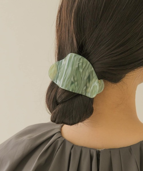 SMELLY(スメリー)の「ウェーブワイドハサミバンス(バレッタ/ヘアクリップ・レディース・ベージュ/グリーン/グレー系その他・-)」の15枚目の写真