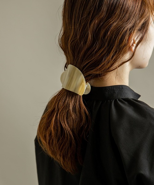 SMELLY(スメリー)の「ウェーブワイドハサミバンス(バレッタ/ヘアクリップ・レディース・ベージュ/グリーン/グレー系その他・-)」の20枚目の写真